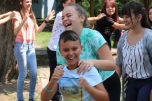 GALERIE FOTO: 6 zile de activităţi sociale şi pictură la Tabăra Naţională „Să ne descoperim prin pictură” de la Târgu Mureş