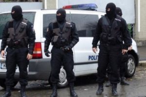Perchezitii la un camatar din Prahova. Politistii au descins la Sotrile si Cornu