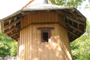 În pericol de prăbuşire, biserica monument din Mănăstioara aşteaptă perfectarea actelor ...