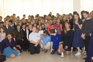 Violonistul Alexandru Tomescu a vizitat recent Aşezământul de copii ,,Sf. ...