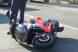 Accident la Buia provocat de un mopedist beat – A intrat într-o autoutilitară