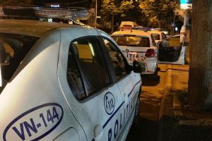 Prins de proprietar în timp ce îi fura acestuia din autoturism