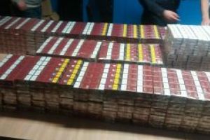 Peste 600 pachete cu tigari de contrabanda ridicate de politistii din Baia Sprie