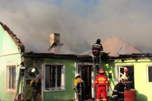 FOTO: Casă în Petrilaca, arsă din temelii