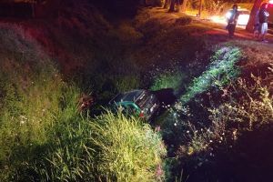Maşină căzută într-un canal, în zona Uzinei de Apă din Timişoara. Șoferul a fugit de la faţa locului