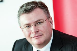 Cauţiune de o jumătate de milion de euro: Şeful Oracle România, urmărit penal după ce ar fi luat mită aproape 870.000 de euro de la firme IT