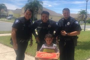 Un puşti de cinci ani se simţea înfometat şi a sunat la 911 să comande o pizza. Cum au reacţionat poliţiştii - VIDEO