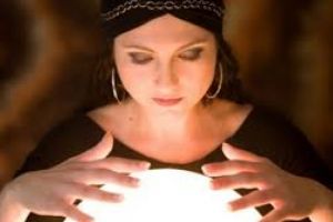 Feriţi-vă de vrăjitoare! Cum vă pot păcăli presupusele ghicitoare