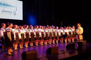 Medalii de aur şi argint, câştigate de Corala de fete „Ciprian Porumbescu” a Colegiului ...