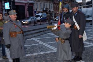 Tabără militară de epocă la Festivalul Internaţional de Reconstituire Istorică Braşov, în Piaţa Sfatului