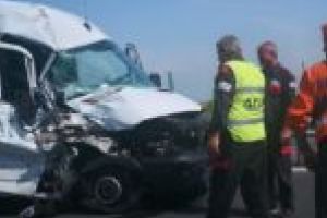 Accident pe autostrada Timişoara-Lugoj! Un microbuz cu 8 persoane a lovit o autoutilitară!