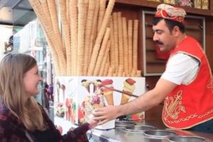 Istanbul Street Foods, al doilea festival cu delicii turceşti organizat în această vară, la Ploieşti