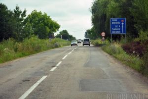 Cu întârziere, dar se face: şeful PSD Bihor, Ioan Mang, a promis că începe repararea Drumului Naţional dintre Biharea – Chiribiş, prin reciclarea asfaltului