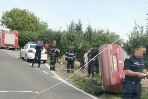 Beat şi fără permis la volan, un tânăr din Săcueni şi-a înfipt maşina într-un cap de pod