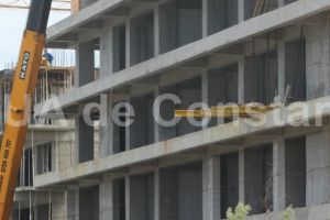 Orasul Navodari, zona Mamaia Nord, se imbogateste cu un nou bloc de sapte etaje. Detalii 