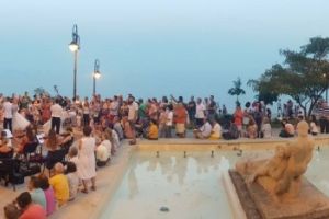Concertul Sunset Sea-mphony sustinut pe faleza Cazinoului Constanta, completat de o cerere inedita in casatorie