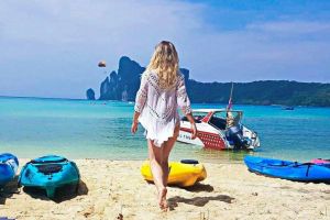 Aşa să tot înveţi! Studenţii orădeni pot pleca cu Erasmus în Barbados, Mexic, Maldive, Thailanda şi alte ţări exotice