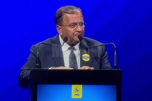 Flutur: PNL trebuie să-şi asume marele proiect al unei noi Constituţii după 30 de ani de la ...