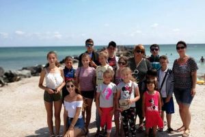 Un grup de copii din Berchişeşti a beneficiat de o vacanţă gratuită pe malul Mării Negre