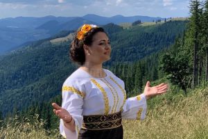 Artista Laura Olteanu va cânta sâmbătă, la Bucureşti, la protestul diasporei