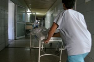 În curând, bolnavii cu afecţiuni grave vor putea fi trimişi la tratament în clinici private din ţară, nu doar în străinătate