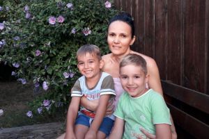 Mămică din Sibiu, bolnavă de cancer – CARMEN are nevoie de ajutor să trăiască