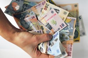 Un bărbat, de 43 ani, din Odorheiu Secuiesc a furat 10.000 lei din locuinţa unui concitadin