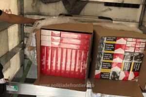 Peste 11.000 de pachete de ţigări Marlboro de contrabandă, la frontiera Borş (FOTO / VIDEO)