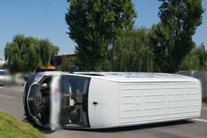Autoutilitară răsturnată pe Șoseaua Găeşti