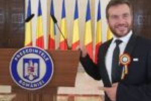 Avram Iancu vrea să pună capăt pactului demonic dintre Iliescu, Năstase şi Schweighofer! Candidează independent pentru şefia României