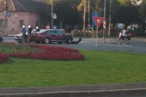 FOTO. Accident lângă Finanţe. Două maşini au intrat în coliziune