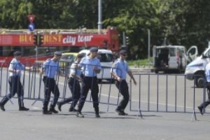 Jandarmeria îndemnă la CALM, după primele VIOLENȚE din Piaţa Victoriei comise de Mălin Bot şi Cristian Dide
