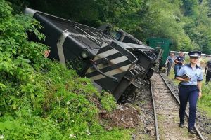 A deraiat Mocăniţa cu 200 de persoane la bord (FOTO)
