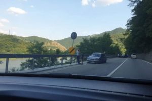 FOTO – Accident cu trei maşini pe Valea Oltului. Trafic îngreunat