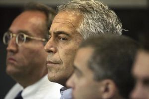 Miliardarul american Jeffrey Epstein, închis pentru pedofilie şi trafic de minore, s-a sinucis. Era prieten cu Trump şi Clinton
