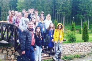Profesorul care s-a împrumutat la bancă pentru a-i duce în excursie pe elevii nevoiaşi: „În lumea satului este nevoie mai mult ca oricând de oameni dedicaţi“