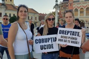 „Vrem să munciţi, nu să jefuiţi”: La un an de la Mitingul Diasporei, orădenii au scandat împotriva PSD-ului şi a Guvernului