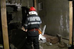 Turiştii au fugit din calea flăcărilor