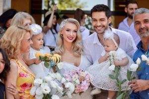Andreea Bălan s-a căsătorit cu George Burcea. Fetiţele lor au fost mirese mici (FOTO)