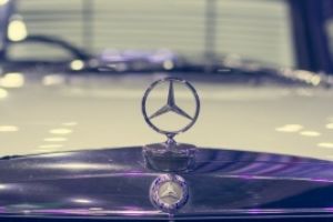 Amendă de 1 miliard de euro pentru Daimler, compania care deţine Mercedes-Benz, în scandalul emisiilor