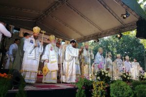 Sărbătoarea Sfântului Nifon a unit  mii de credincioşi