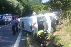 FOTO Accident în care au fost implicate 21 de persoane. Elicopterul SMURD şi 15 ambulanţe trimise la faţa locului