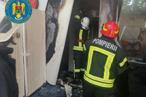 FOTO. Incendiul de la clubul de lângă ştrand, provocat de un scurtcircuit