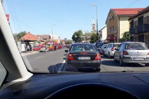 Aglomeraţie în zona Băile Felix. Trafic îngreunat din cauza unui accident şi a numărului mare de turişti (FOTO)