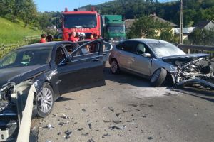 Accident pe DN 17, la Tureac. Cinci persoane au fost transportate la spital