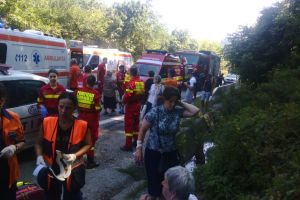 FOTO – Răniţii din microbuzul răsturnat pe Valea Oltului au fost externaţi din spitalul din Sibiu