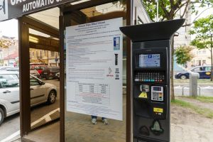 Parcometre noi şi aplicaţie de plată pentru parcările cu barieră din Piaţa Unirii şi Piaţa Mihai Viteazul