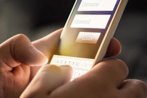 Motivul pentru care pretul telefoanelor mobile a crescut de la 200 la 2.000 de dolari in doar cativa ani