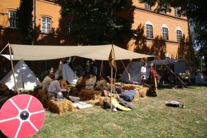 Festivalul Medieval: jocuri ale războinicilor şi ateliere de fierărie, în spatele Castelului Huniade