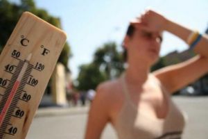 Caniculă şi nopţi tropicale, în România. „Cred că simt acum 57 de grade, dacă sunt 37”